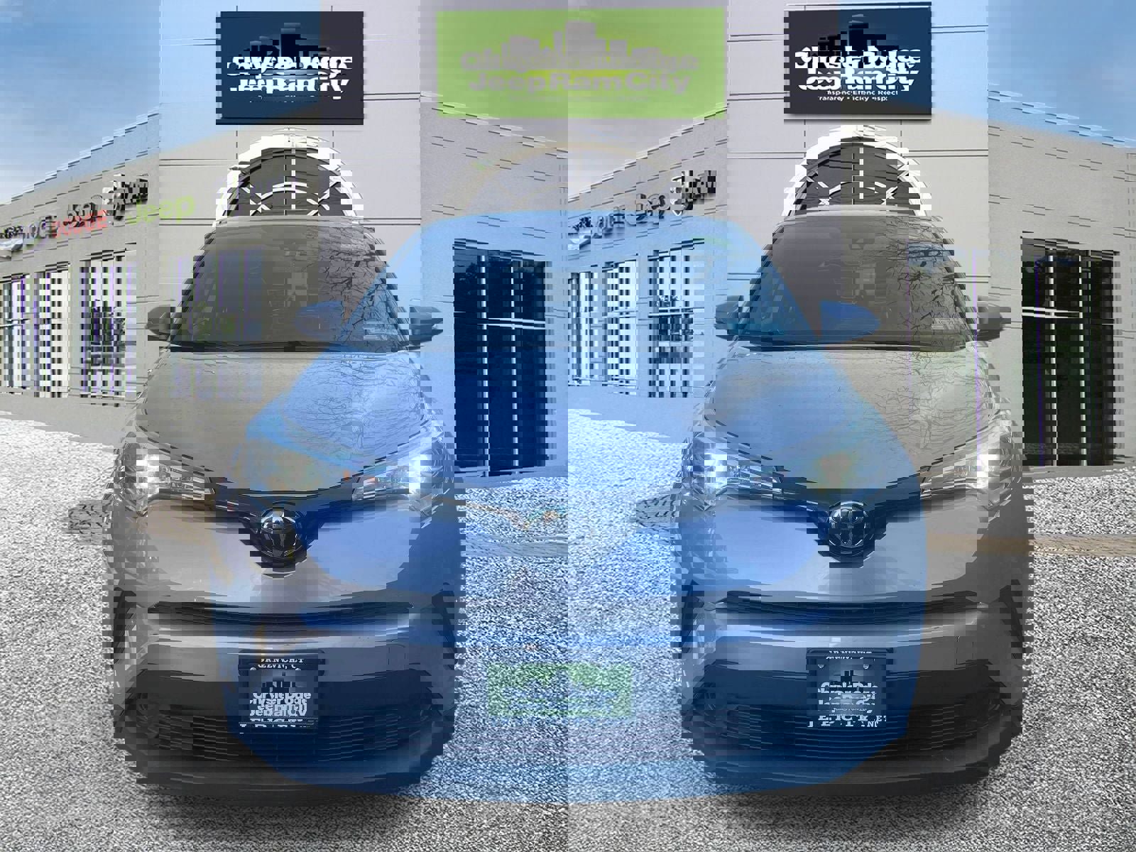 Used 2019 Toyota C-HR XLE image 2