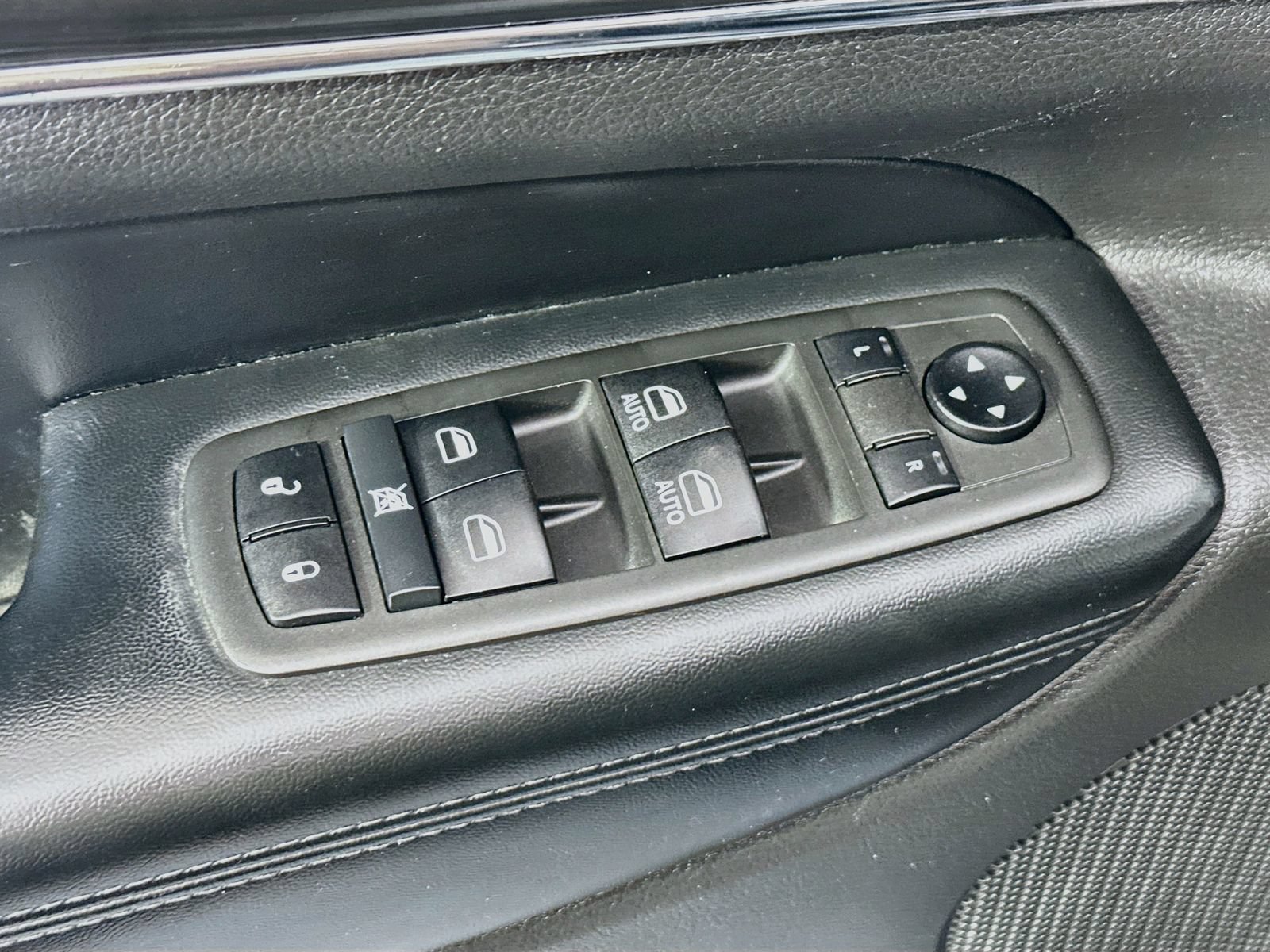 Used 2021 Jeep Grand Cherokee Limited AWD/4WD image 18