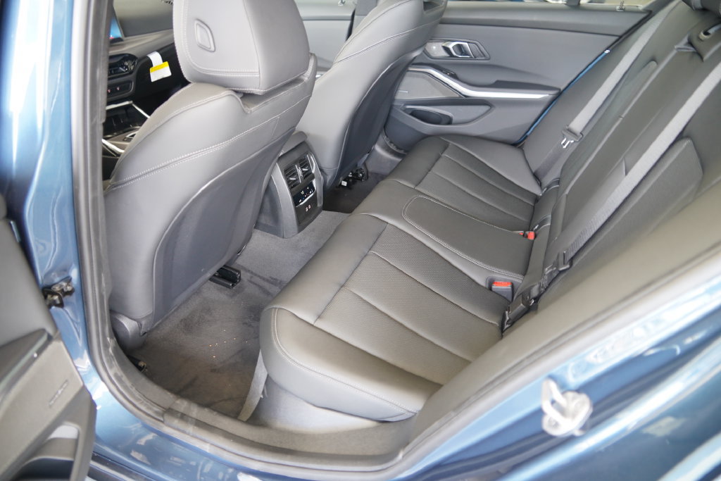 New 2026 BMW 330i xDrive Sedan w/ M Sport Package AWD/4WD image 19