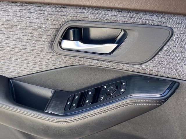 Used 2023 Nissan Rogue SV image 18