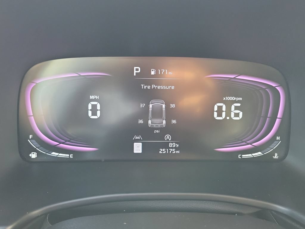 Used 2025 Kia Soul LX FWD image 13