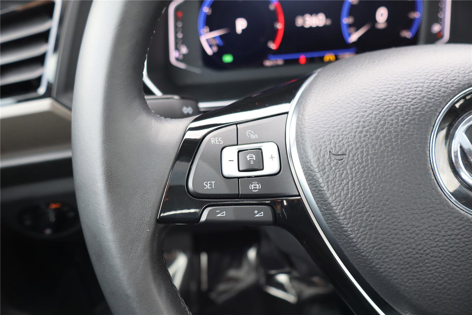 Used 2019 Volkswagen Jetta SEL Premium image 16