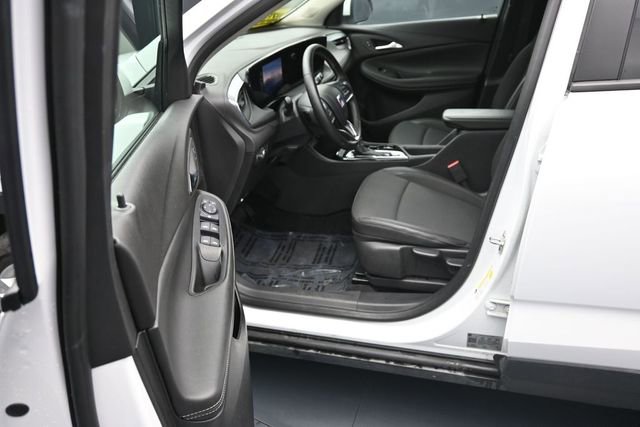 Used 2025 Buick Encore GX Preferred AWD/4WD image 12