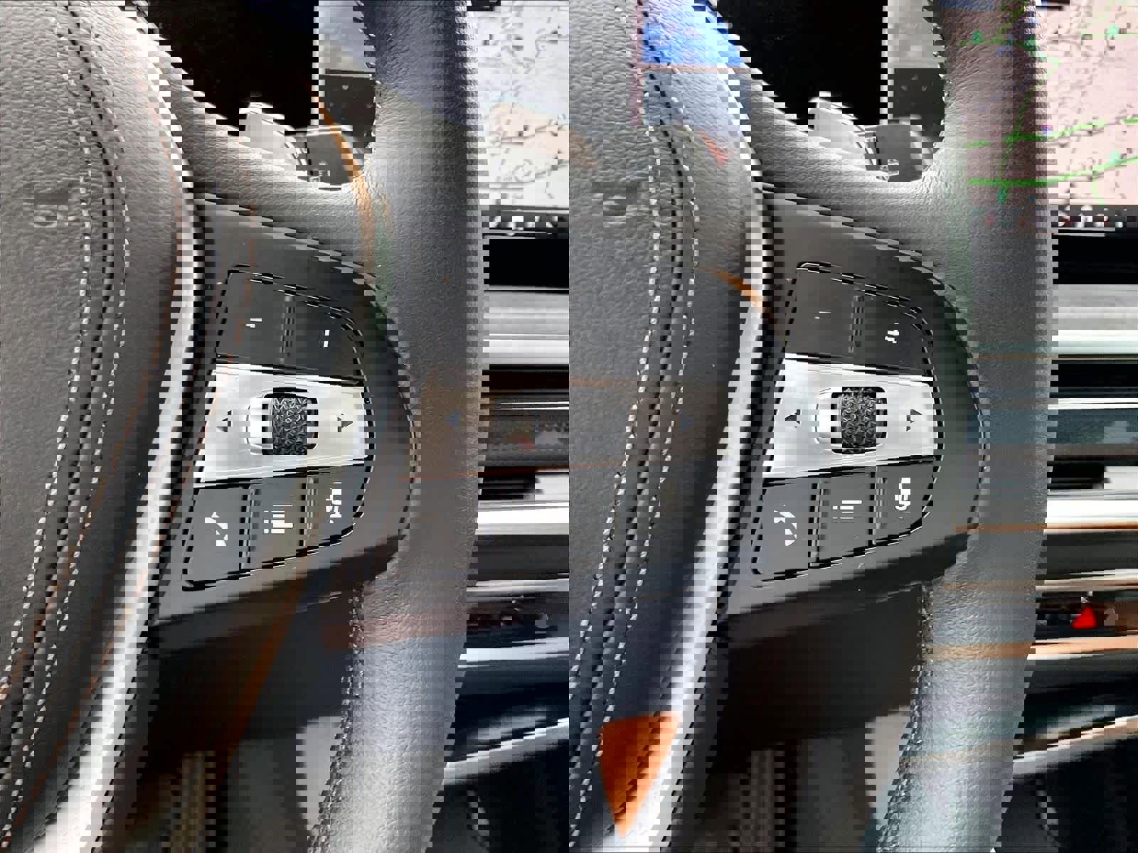 Used 2025 BMW X5 xDrive40i w/ Parking Assistance Package image 18