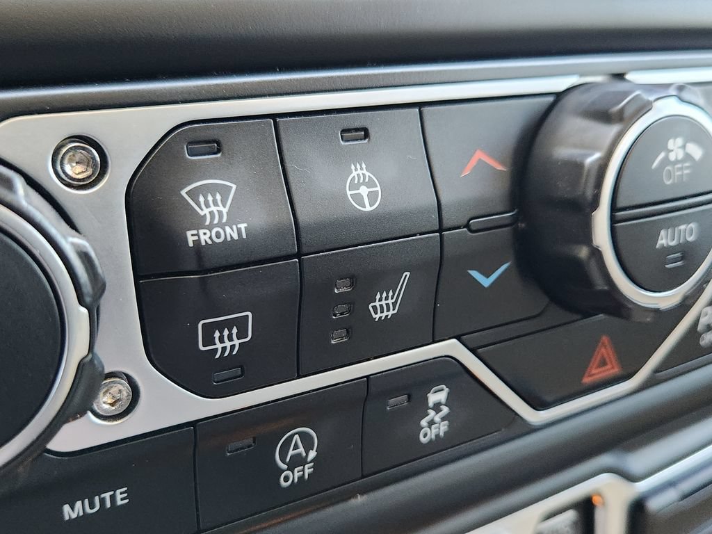 Used 2018 Jeep Wrangler Unlimited Sahara AWD/4WD image 10