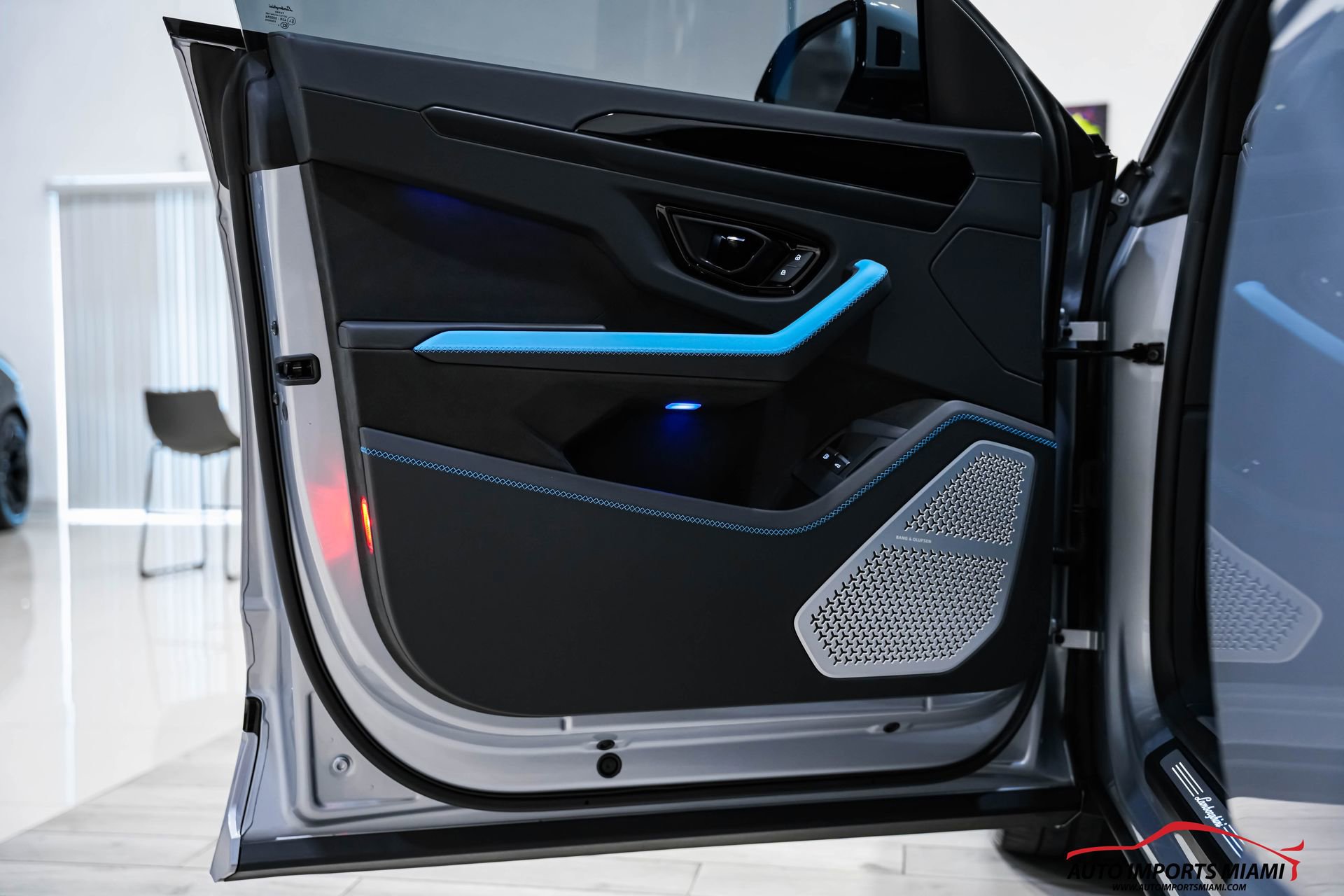 Used 2025 Lamborghini Urus SE image 44