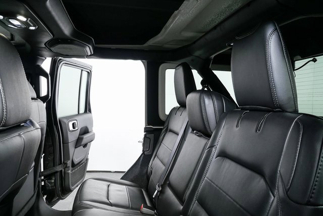 Used 2022 Jeep Wrangler Unlimited Sahara image 16