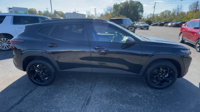 New 2026 Chevrolet Trax LT w/ Driver Confidence Package FWD image 3