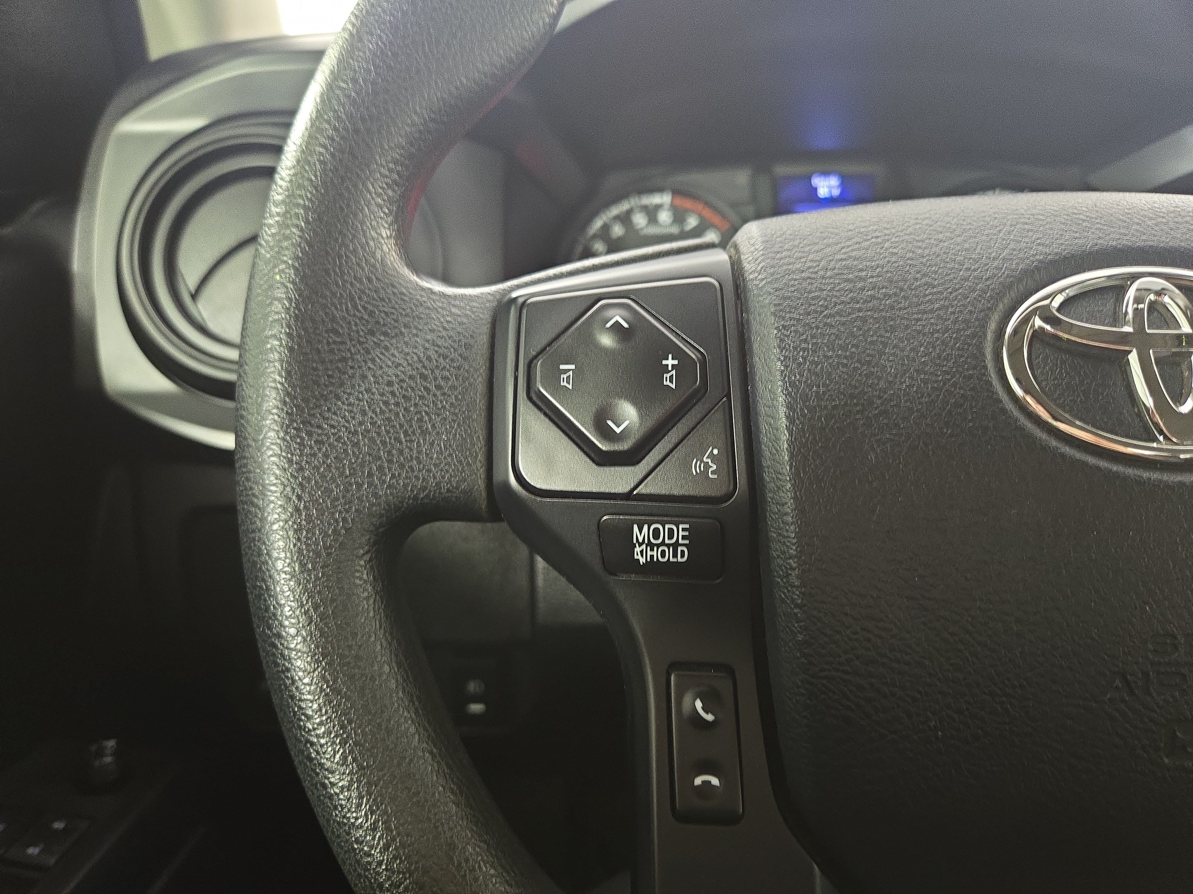 Used 2020 Toyota Tacoma SR AWD/4WD image 15