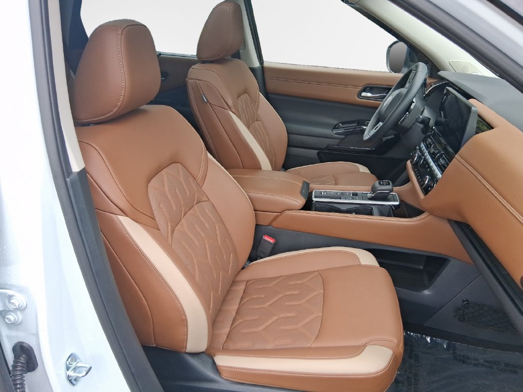 Used 2026 Nissan Pathfinder Platinum w/ Cargo Package FWD image 26