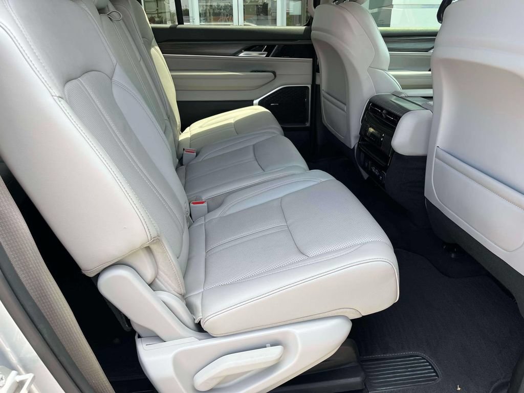 Used 2024 Jeep Wagoneer Series II w/ Flexible Seating Group RWD image 21