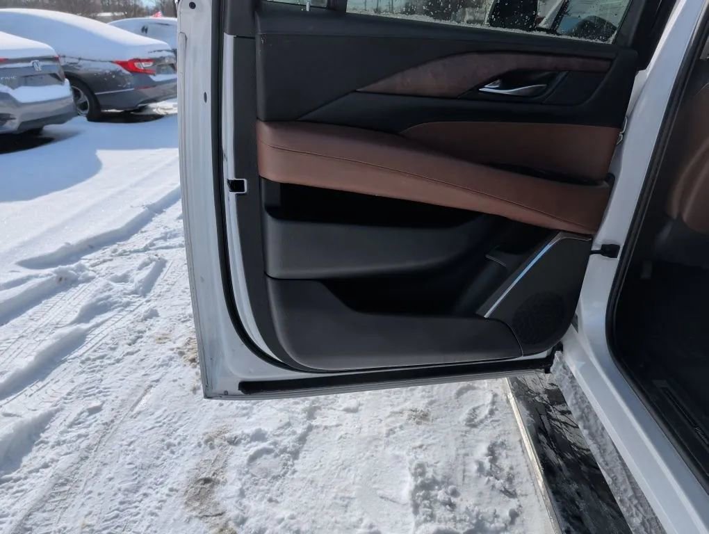 Used 2017 Cadillac Escalade ESV Premium Luxury image 8