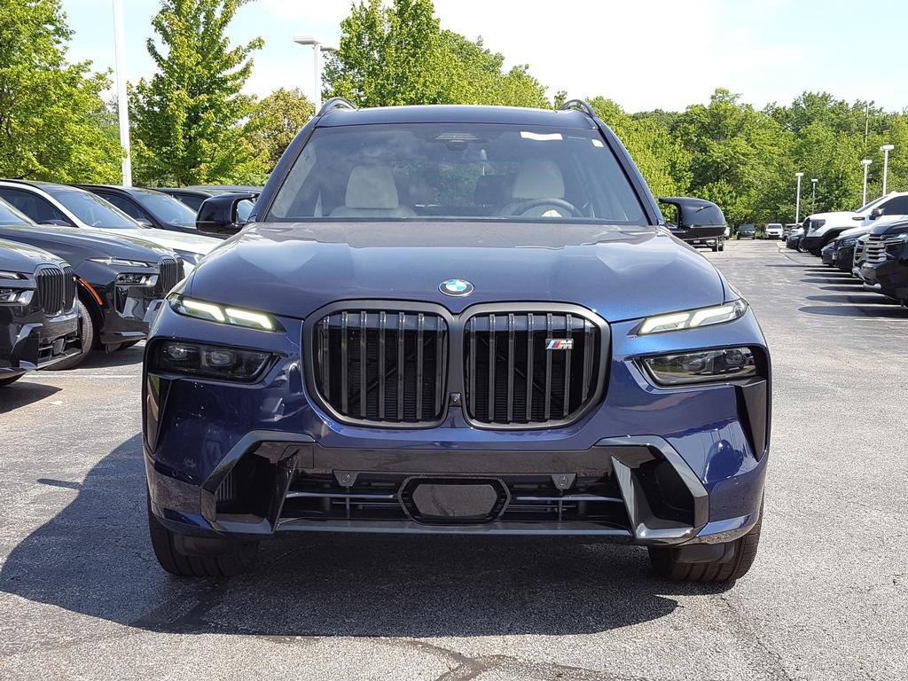 New 2026 BMW X7 M60i image 2