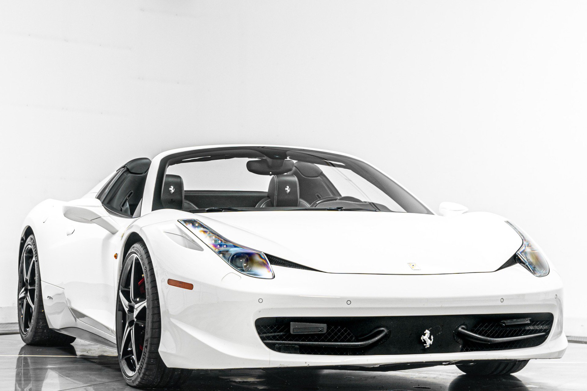 Used 2015 Ferrari 458 Spider RWD image 3