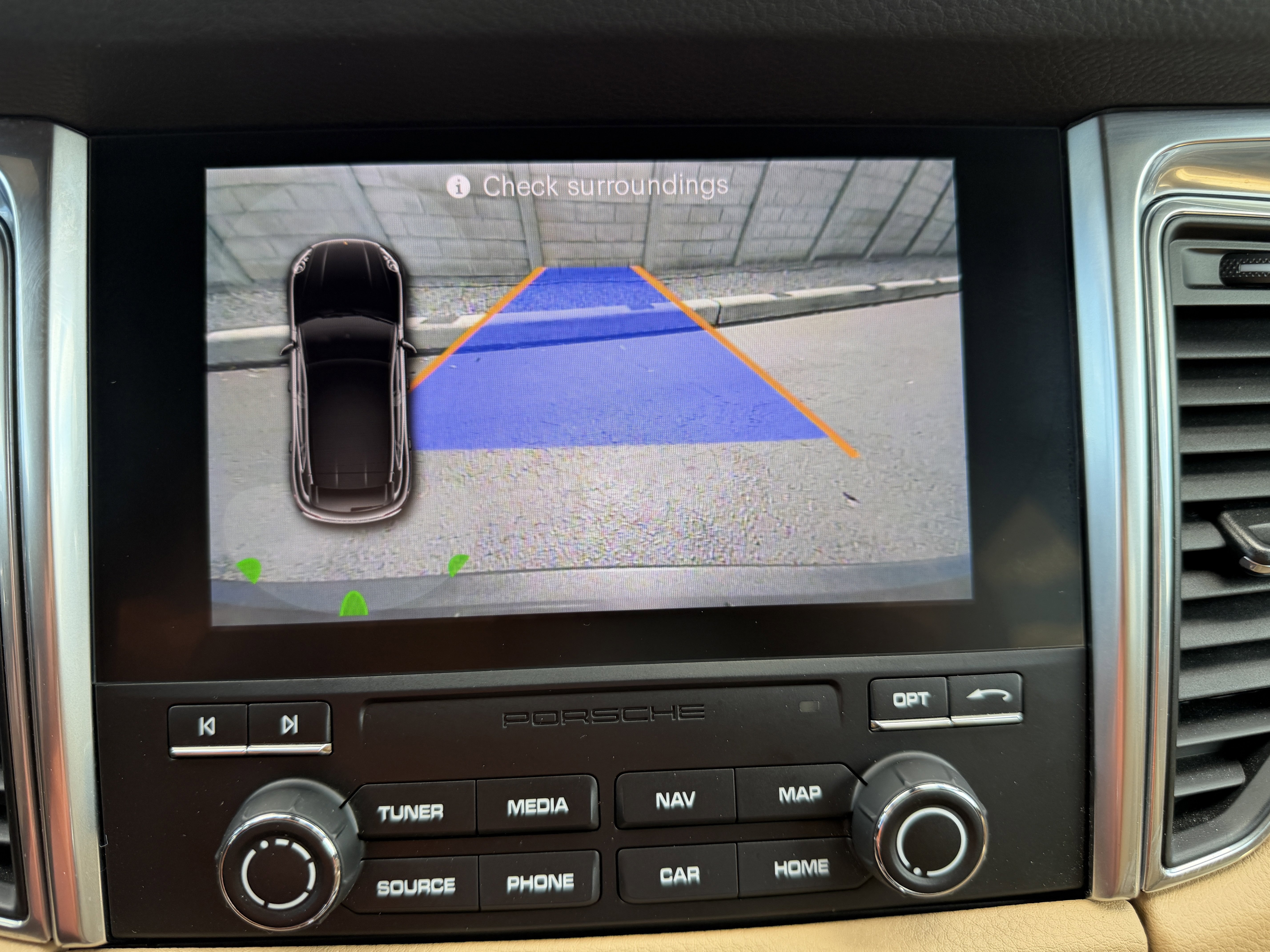 Certified 2018 Porsche Macan Sport Edition image 32