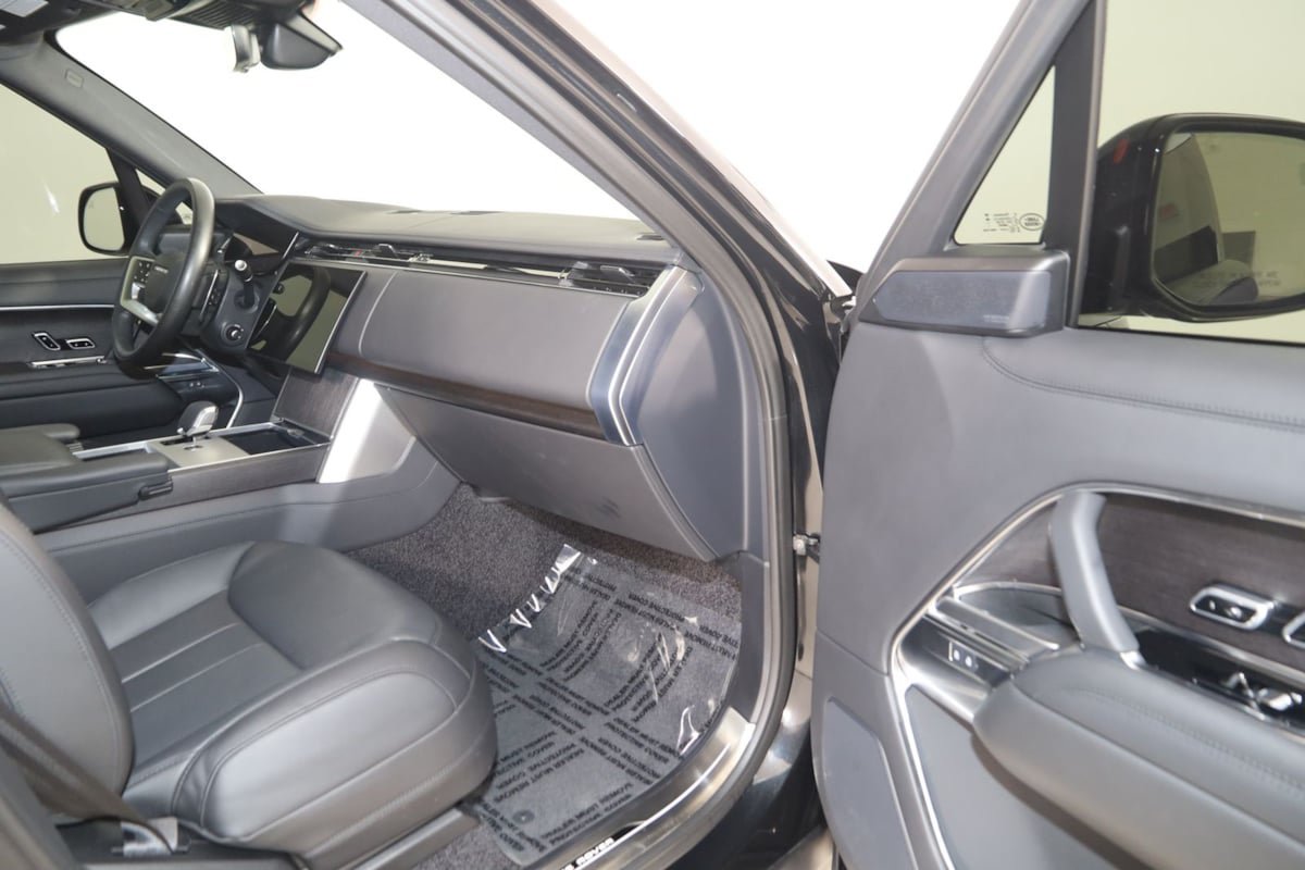Used 2025 Land Rover Range Rover SE AWD/4WD image 50
