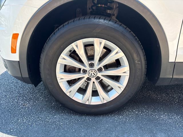 Used 2018 Volkswagen Tiguan SE AWD/4WD image 29