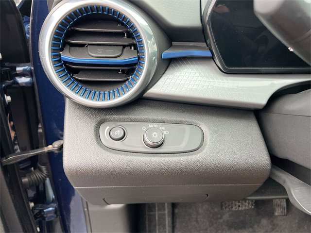 Used 2024 Chevrolet Trax LT w/ Driver Confidence Package image 17