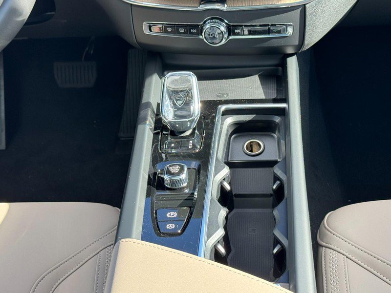 New 2026 Volvo XC60 B5 Core w/ Climate Package image 9