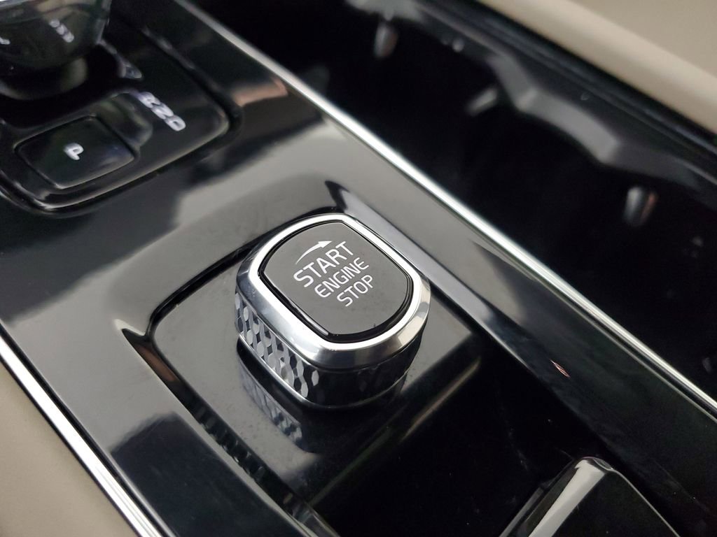 Certified 2025 Volvo XC90 B6 Core w/ Climate Package image 35