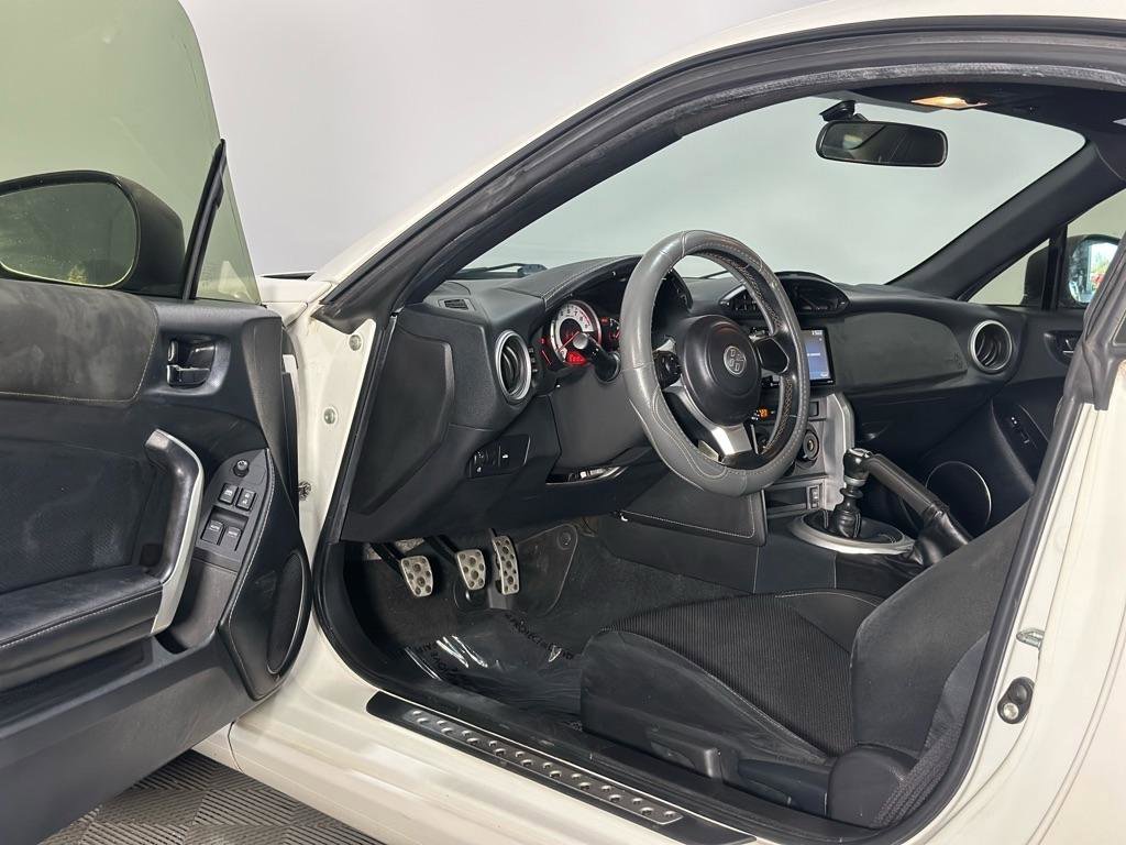 Used 2017 Toyota 86 image 25