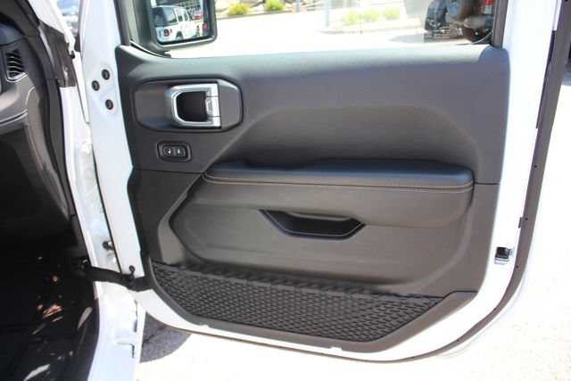 Used 2025 Jeep Wrangler Unlimited Sahara AWD/4WD image 31