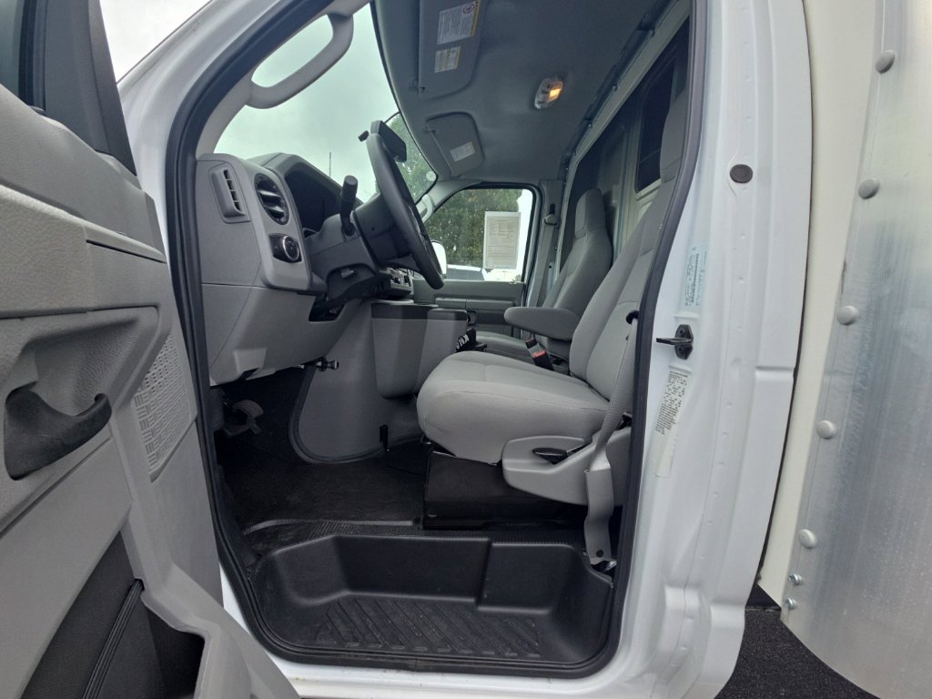 Certified 2024 Ford E-450 and Econoline 450 Super Duty w/ Power Windows & Locks Group RWD image 5