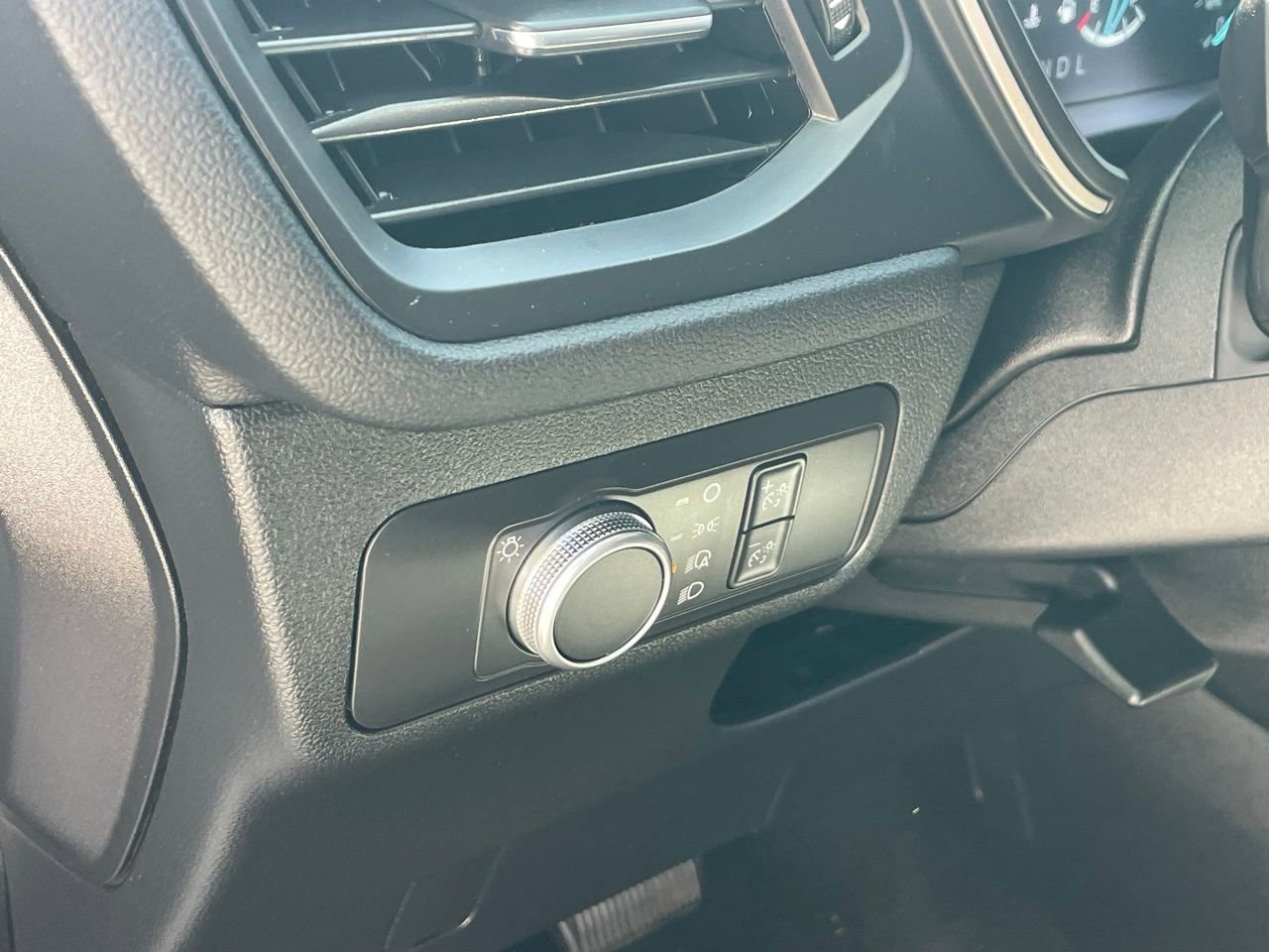 Used 2021 Ford Escape SE image 7