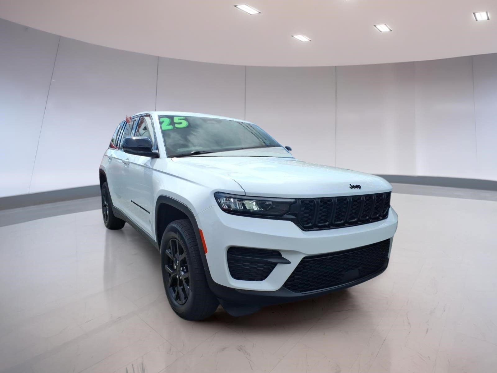 Used 2025 Jeep Grand Cherokee Altitude