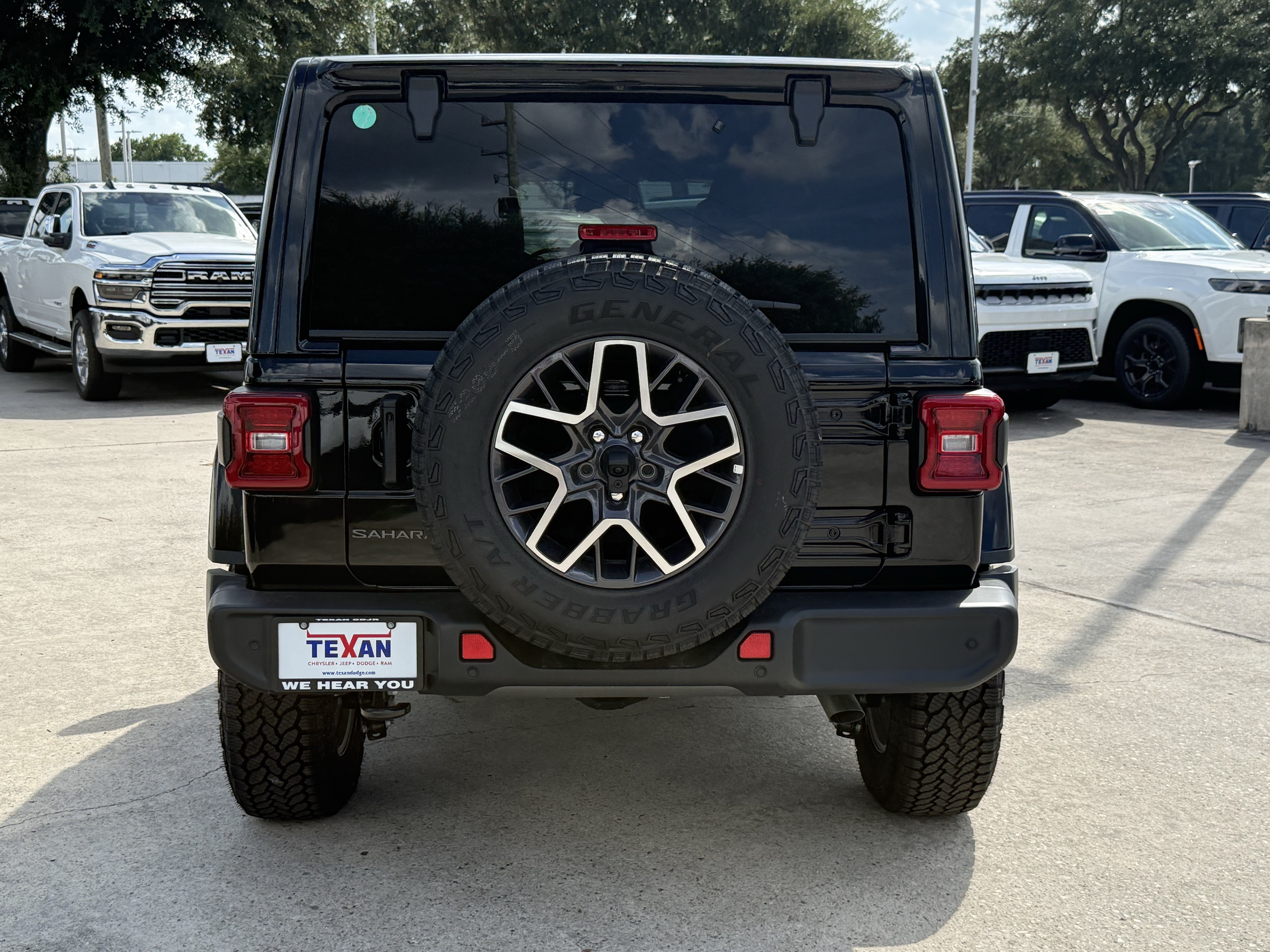 New 2026 Jeep Wrangler Unlimited Sahara AWD/4WD image 6