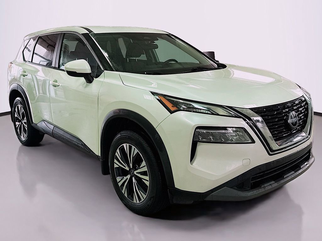 Used 2022 Nissan Rogue SV image 2