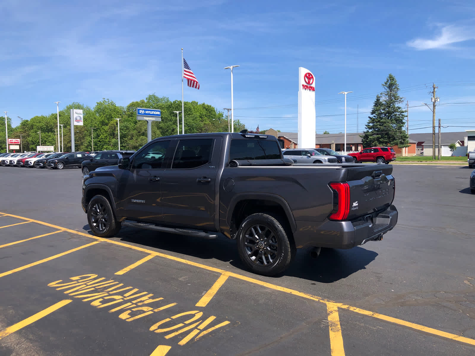 Used 2023 Toyota Tundra SR5 w/ SR5 Premium Package AWD/4WD image 3