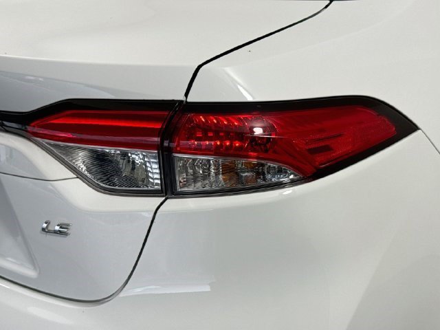 Used 2020 Toyota Corolla LE FWD image 32