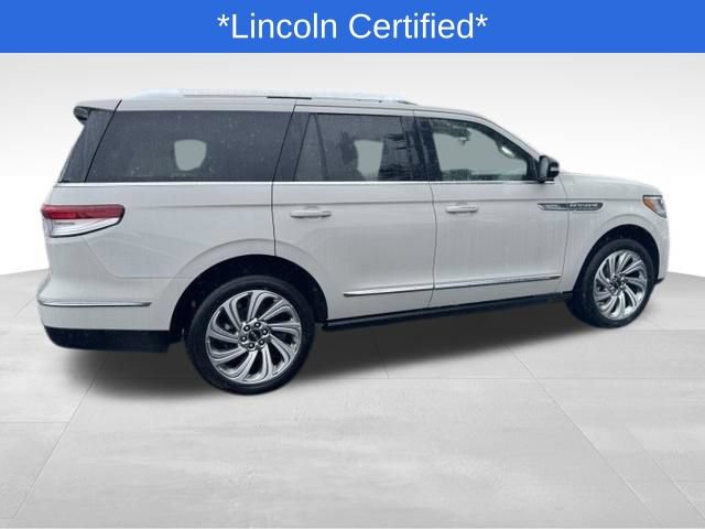 Certified 2024 Lincoln Navigator Reserve AWD/4WD image 3