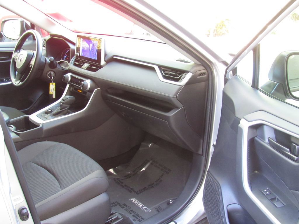 Certified 2025 Toyota RAV4 LE AWD/4WD image 17