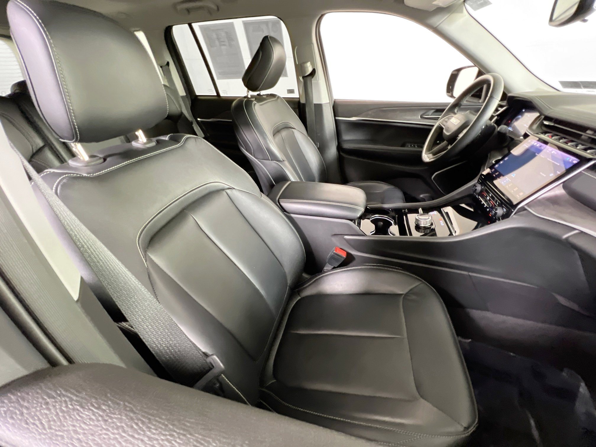 Used 2022 Jeep Grand Cherokee Limited image 27