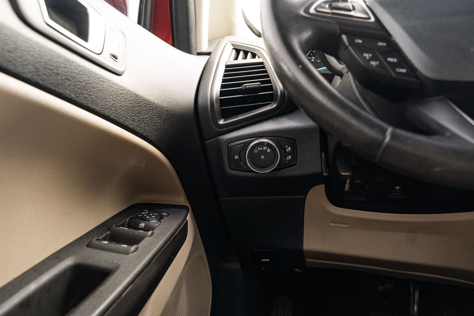Certified 2018 Ford EcoSport SE w/ SE Convenience Package FWD image 25