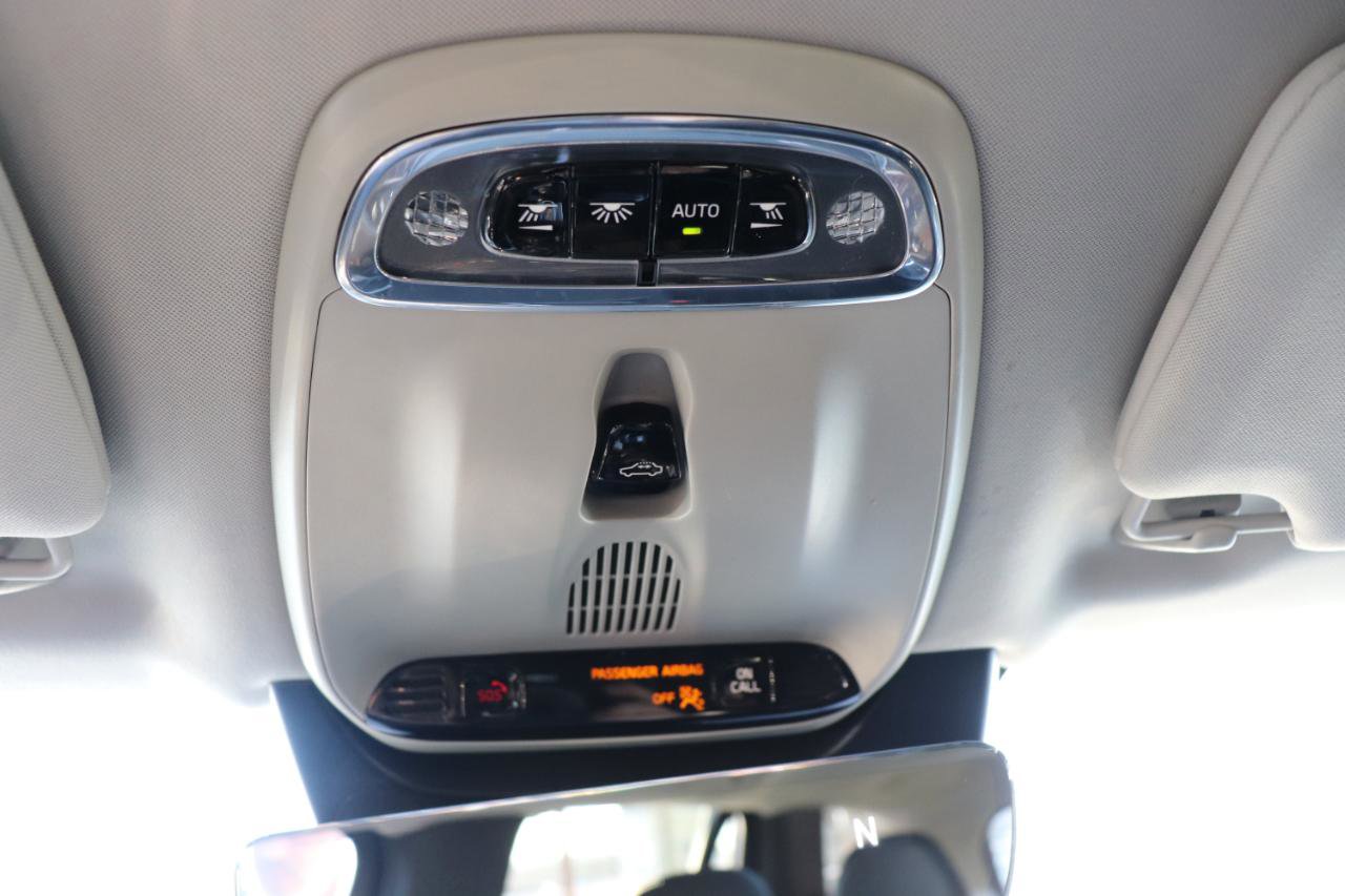 Used 2016 Volvo XC90 T6 Momentum image 45