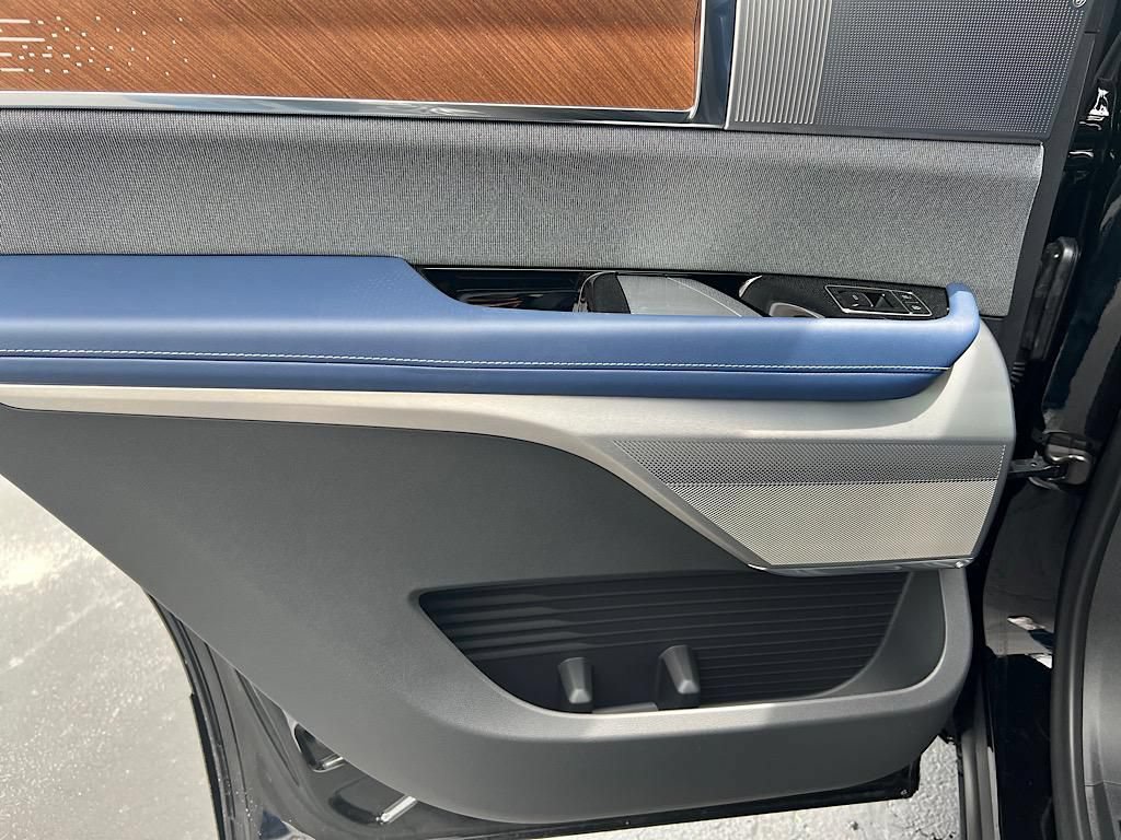 New 2026 Cadillac Vistiq Premium Luxury w/ LPO, Floor Liner Package AWD/4WD image 9