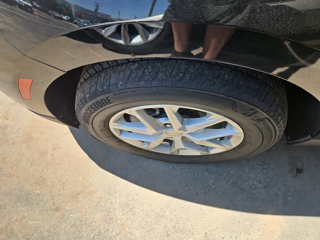 Used 2022 Chevrolet Equinox LT w/ LPO, Floor Liner Package AWD/4WD image 3