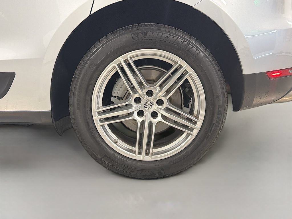 Certified 2015 Porsche Macan S AWD/4WD image 35