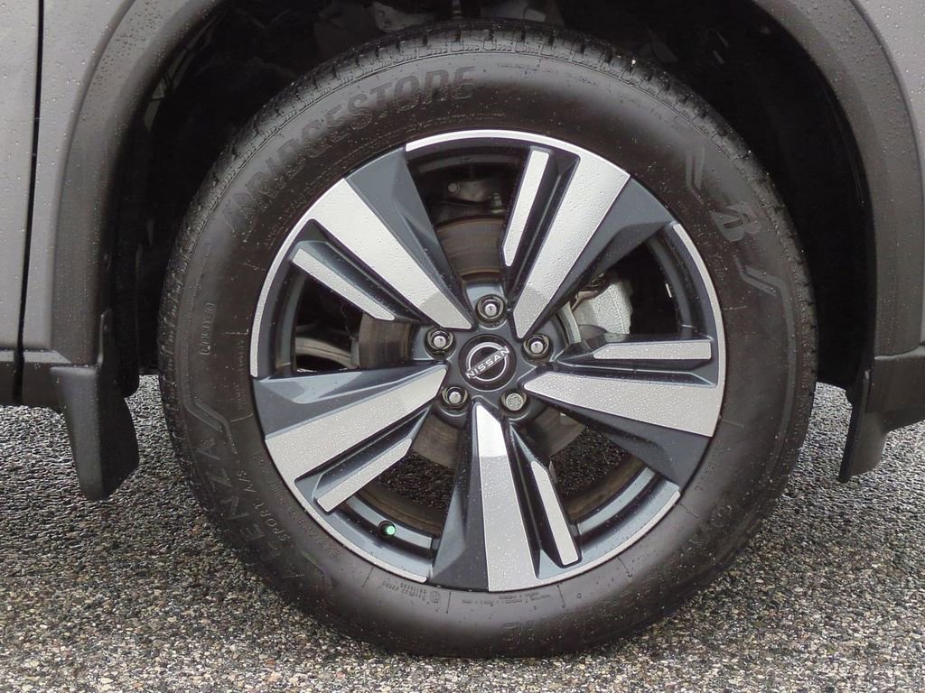 Certified 2025 Nissan Rogue SL image 11