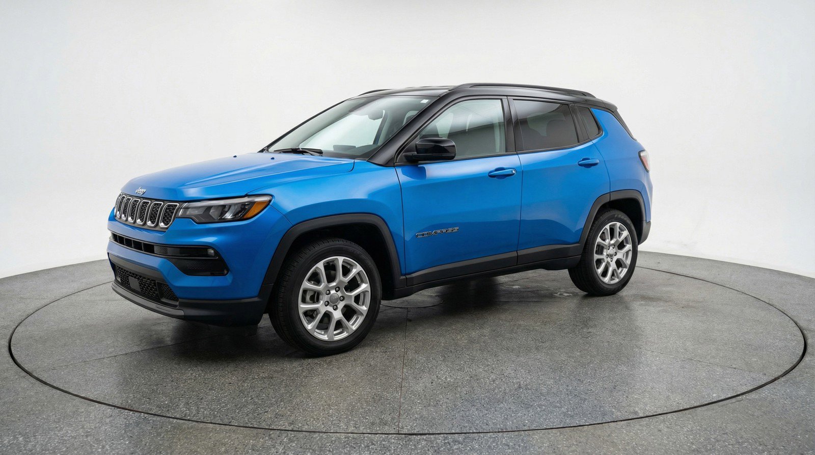 Used 2025 Jeep Compass Limited image 3