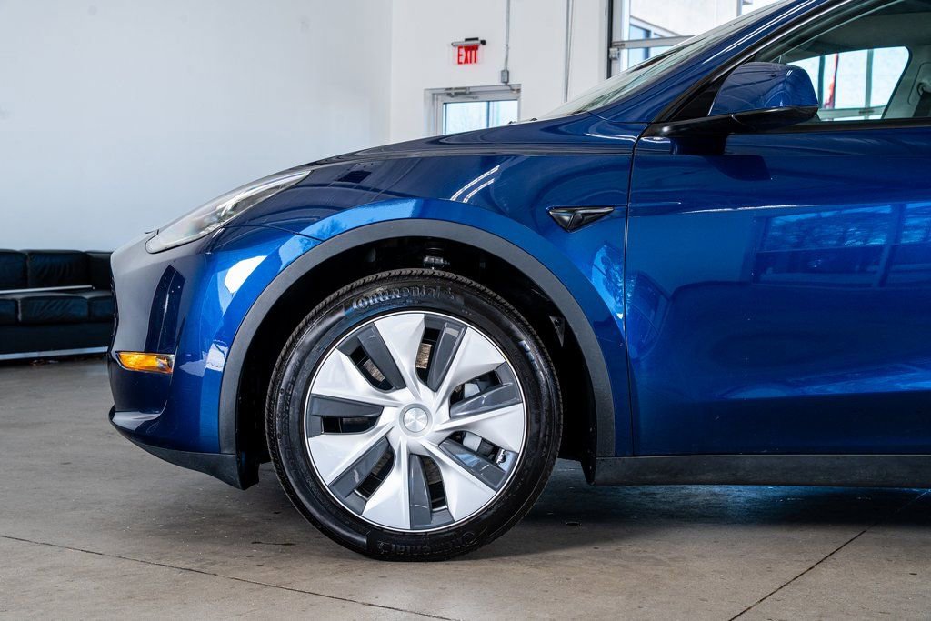 Used 2023 Tesla Model Y Long Range image 9