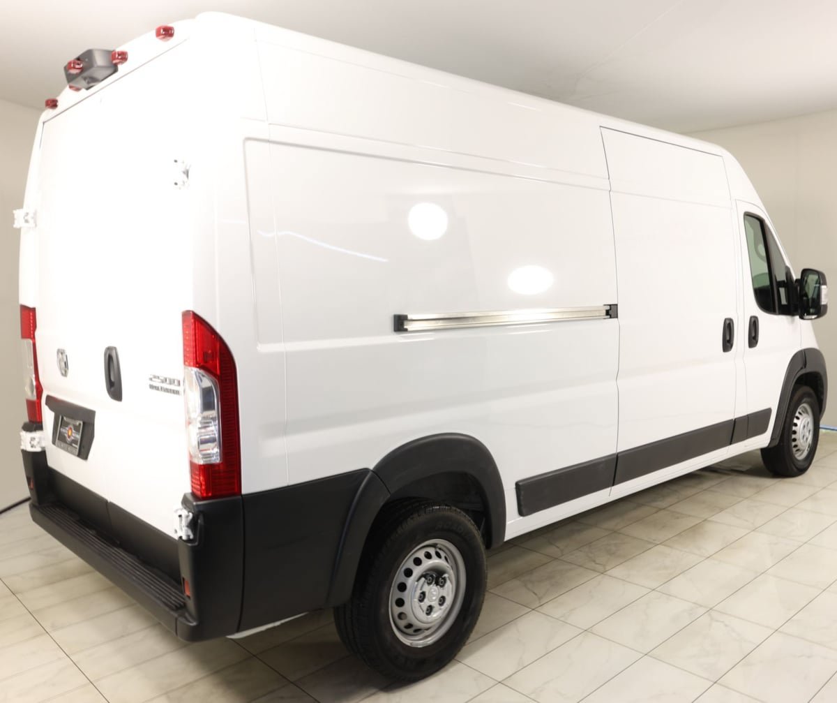 Used 2025 RAM ProMaster 2500 w/ Convenience Group FWD image 3