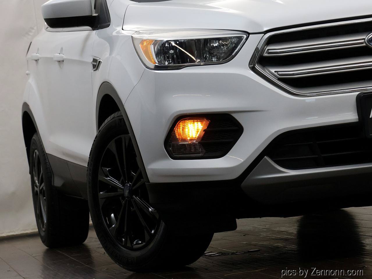 Used 2018 Ford Escape SE w/ SE Sync 3 Package FWD image 3