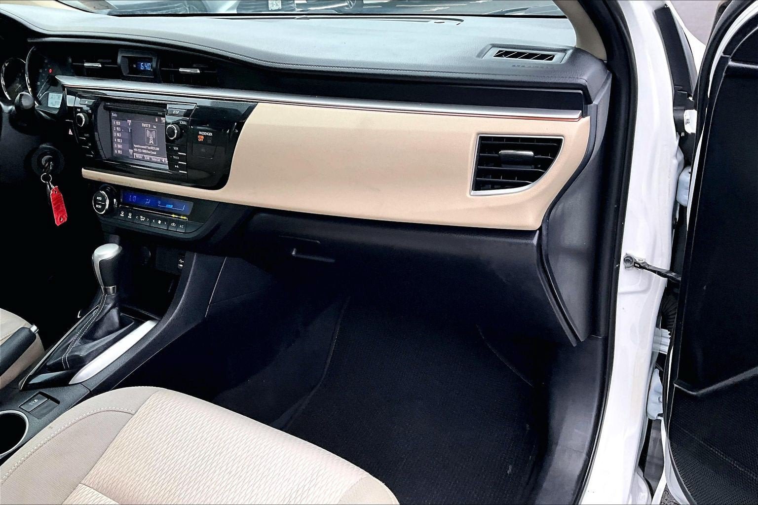Used 2014 Toyota Corolla LE FWD image 15