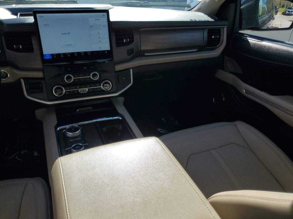 Used 2024 Ford Expedition Max Limited AWD/4WD image 16