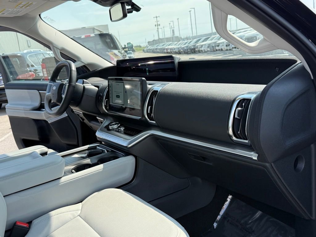 Used 2025 Ford Expedition Max Platinum image 18