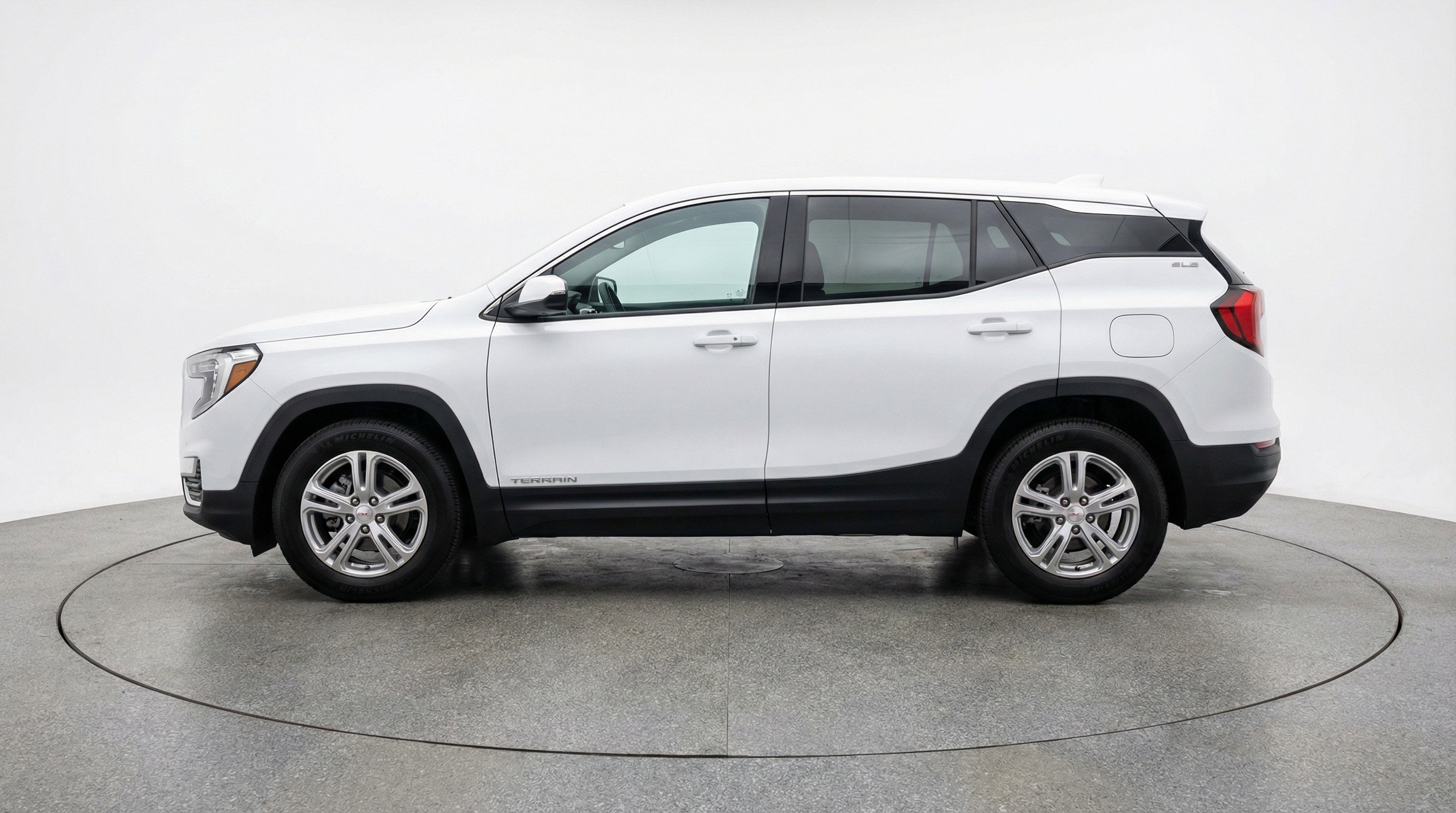 Used 2024 GMC Terrain SLE FWD image 5